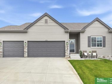 12004 S 107 Avenue, Papillion, NE 68046