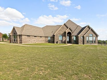 5713 Fogata Lane, Fort Worth, TX 76036