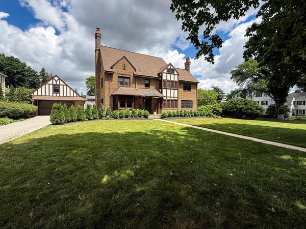 909 8th Street SW, Rochester, MN 55902