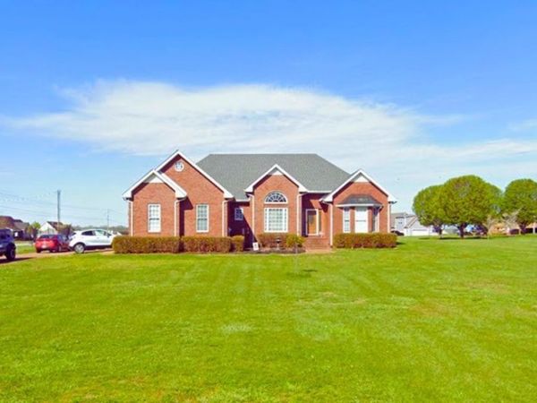 31 Richland Hills Dr , Manchester, TN 37355