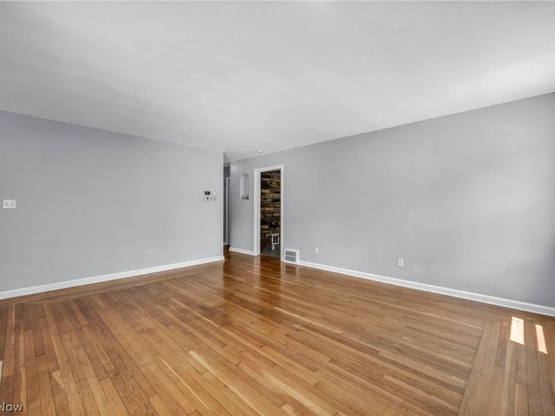517 Gulf Road, Elyria, OH 44035 Photo 6