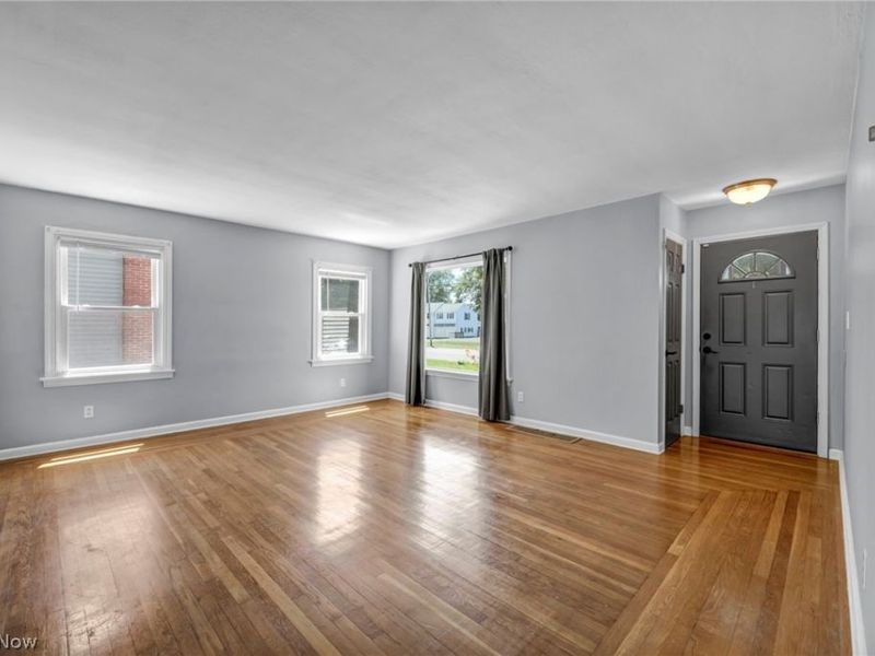 517 Gulf Road, Elyria, OH 44035 Photo 7