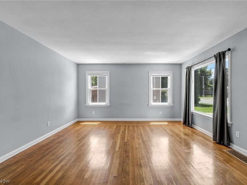 517 Gulf Road, Elyria, OH 44035 Photo 8