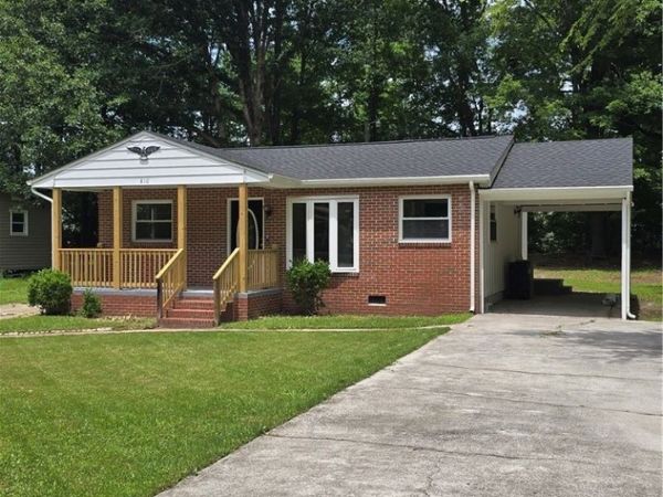 810 Luke Street , Blackstone, VA 23824