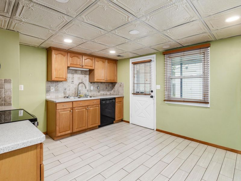 4513 Saint Ann Lane, Whitehall, OH 43213 Photo 8