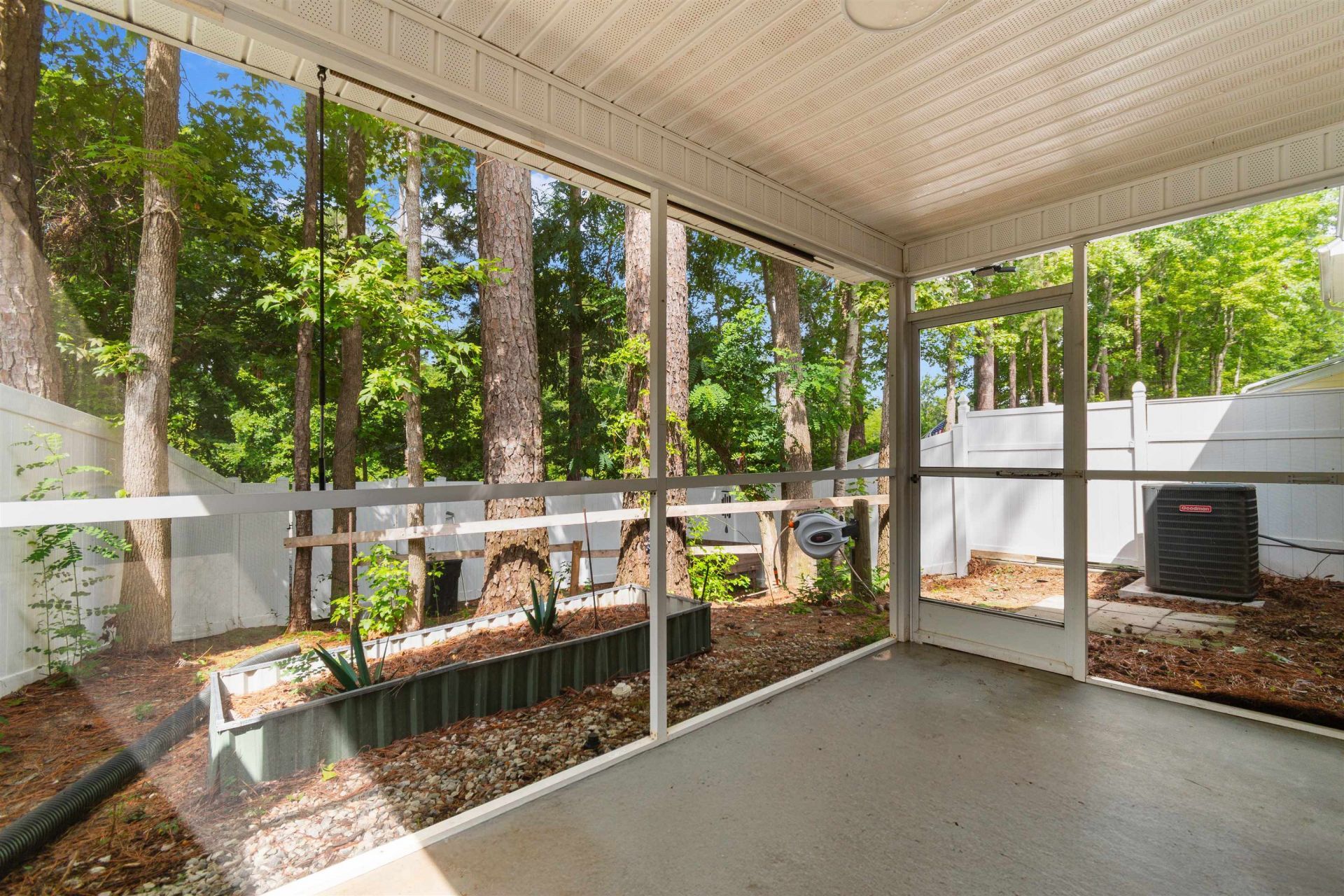 625 Riverward Dr. Photo 18
