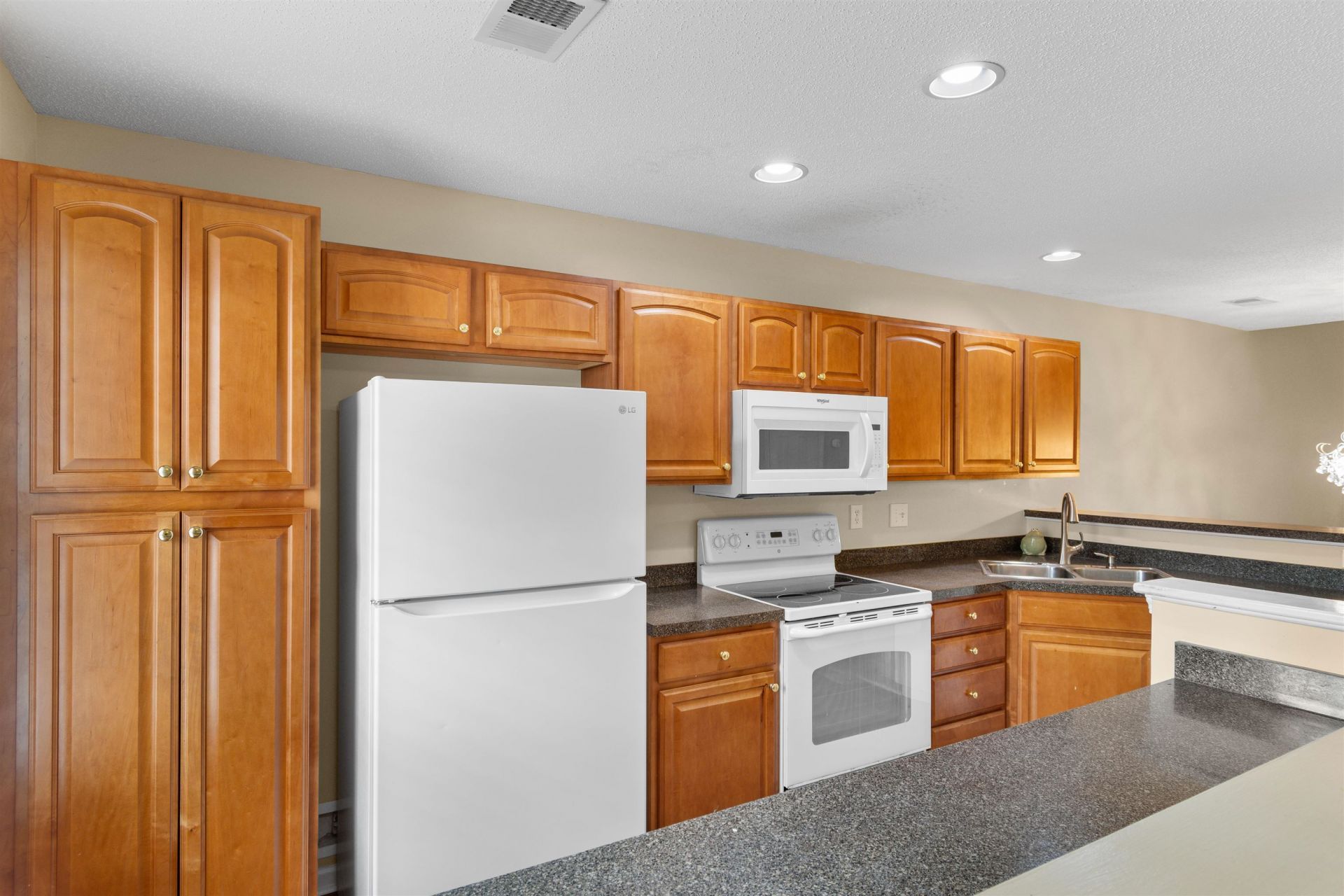 625 Riverward Dr. Photo 8