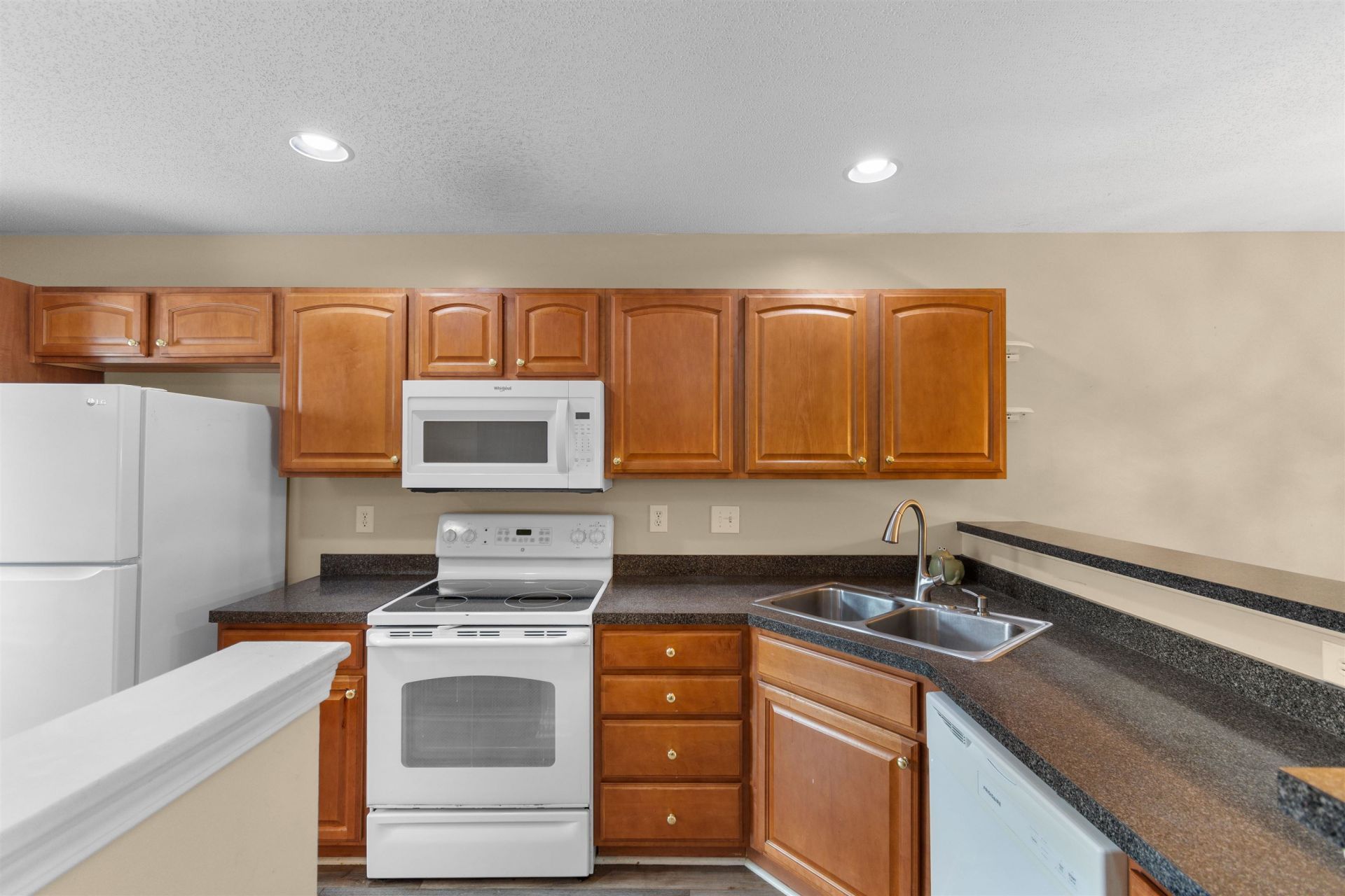 625 Riverward Dr. Photo 9