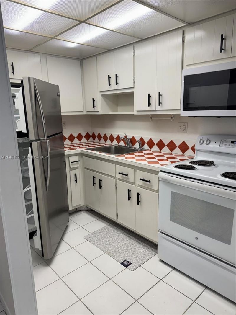 1470 NE 125th Ter , Unit 205, North Miami, FL 33161 Photo