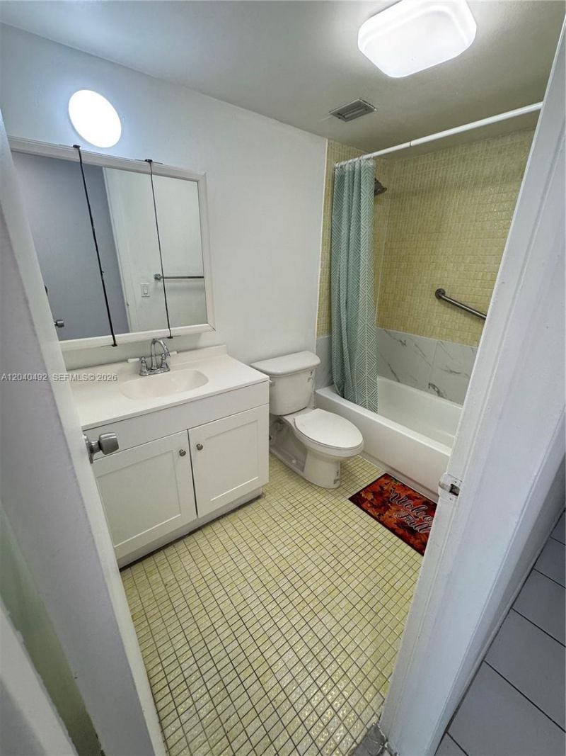1470 NE 125th Ter , Unit 205, North Miami, FL 33161 Photo