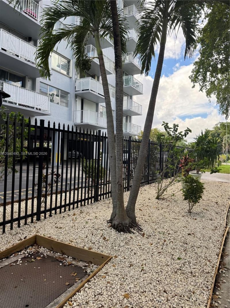1470 NE 125th Ter , Unit 205, North Miami, FL 33161 Photo