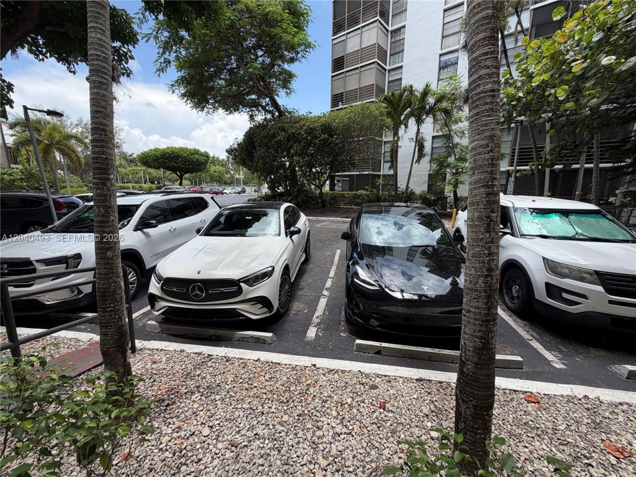 20500 W Country Club Dr, Unit 109, Aventura, FL 33180 Photo
