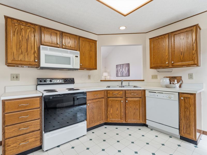 3517 Lindstrom Drive, Columbus, OH 43228 Photo 18