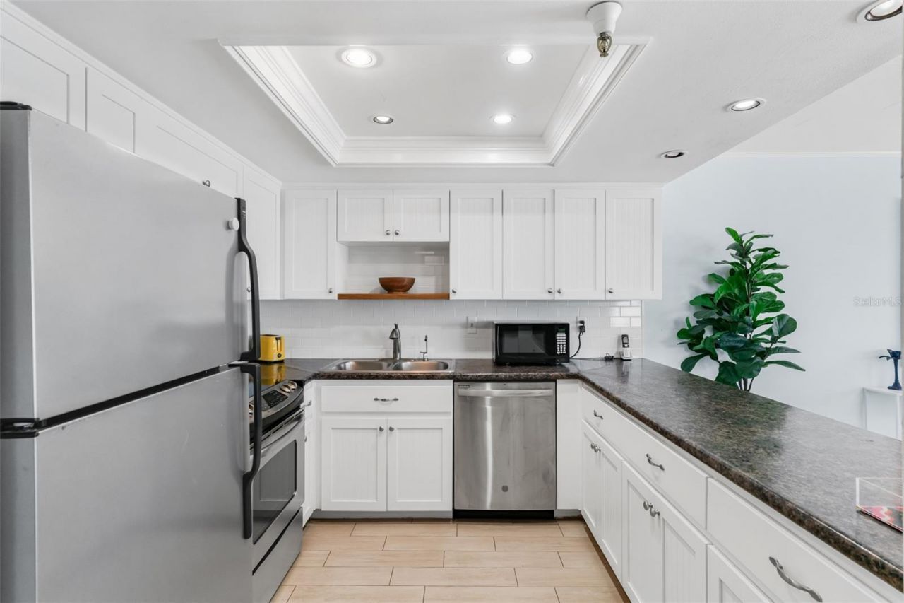 17334 Gulf Boulevard, Unit 203, North Redington Beach, FL 33708 Photo