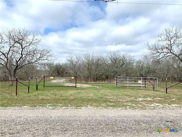 000 Pierce Road , Goliad, TX 77963