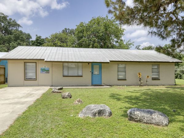 100 Pineview, ConCan, TX 78838