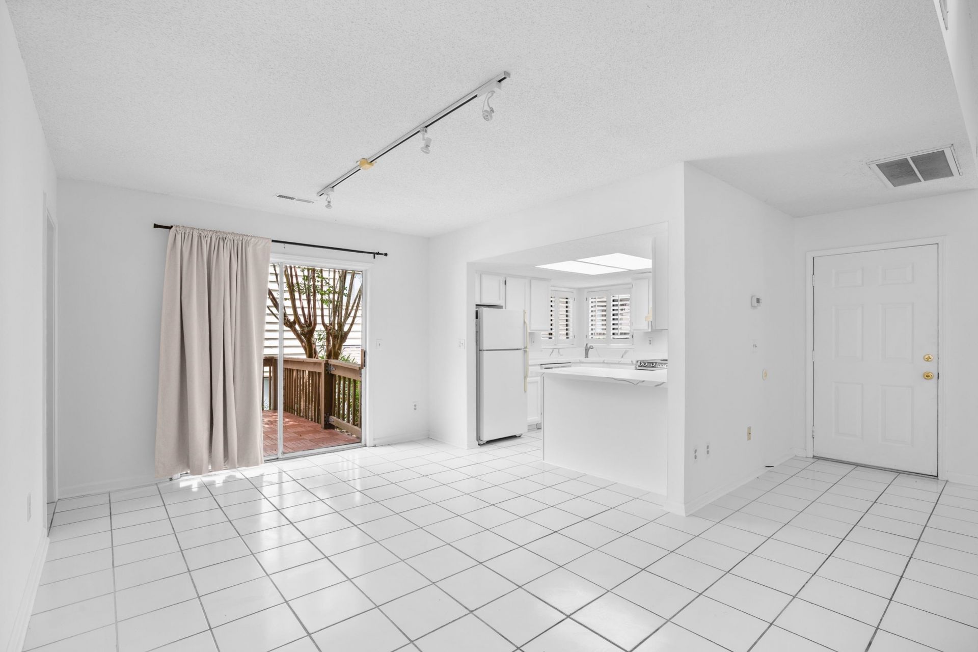 922 Perrin Dr. Photo 10