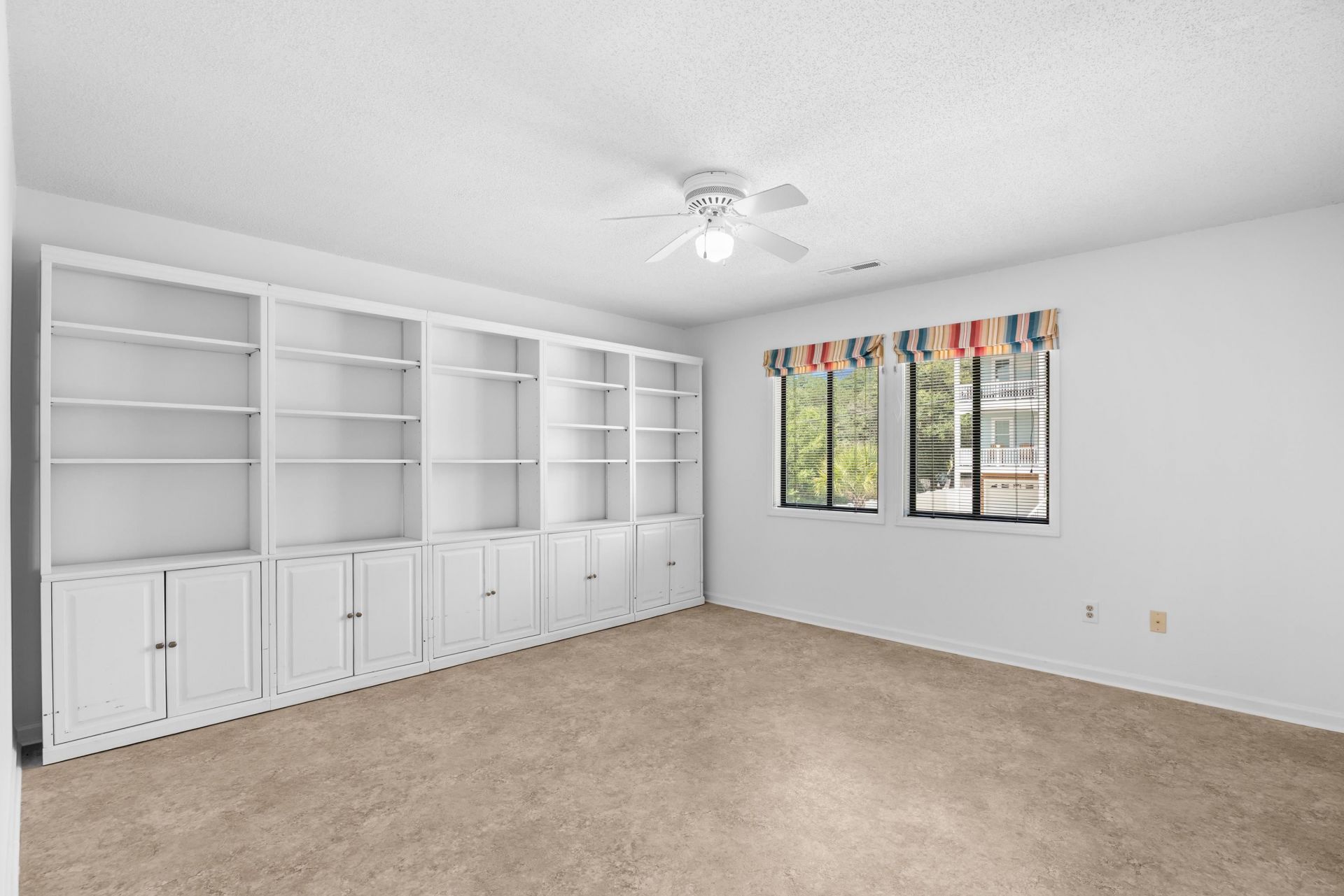 922 Perrin Dr. Photo 25