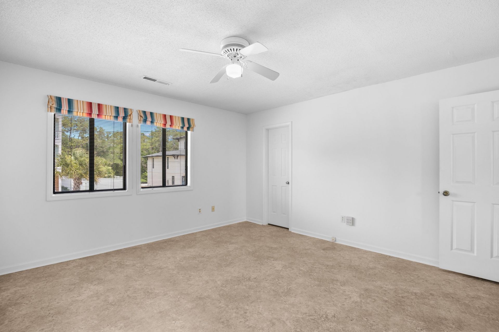 922 Perrin Dr. Photo 26