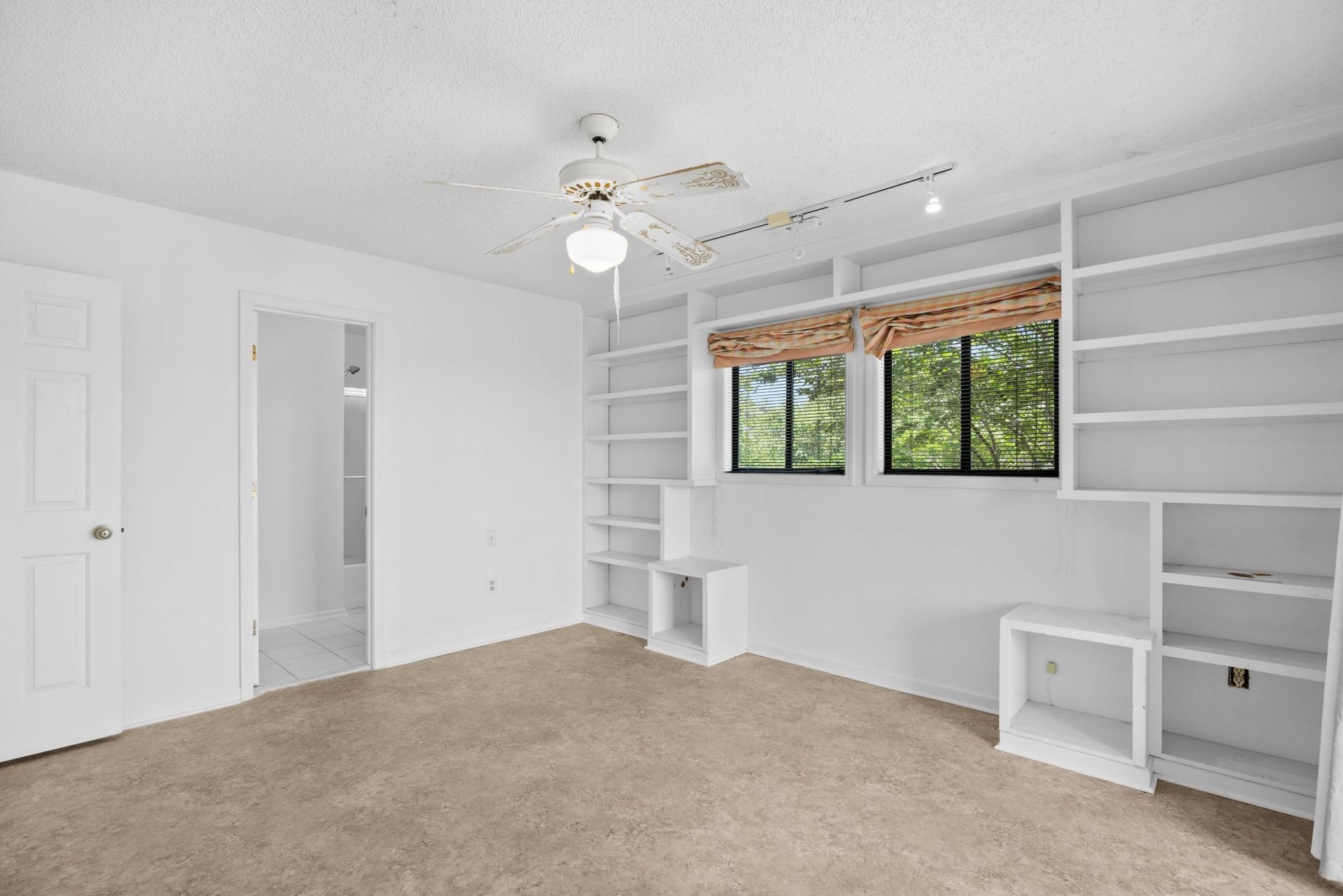 922 Perrin Dr. Photo 31