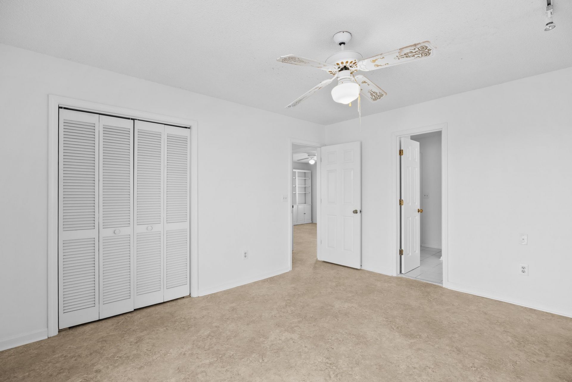 922 Perrin Dr. Photo 32