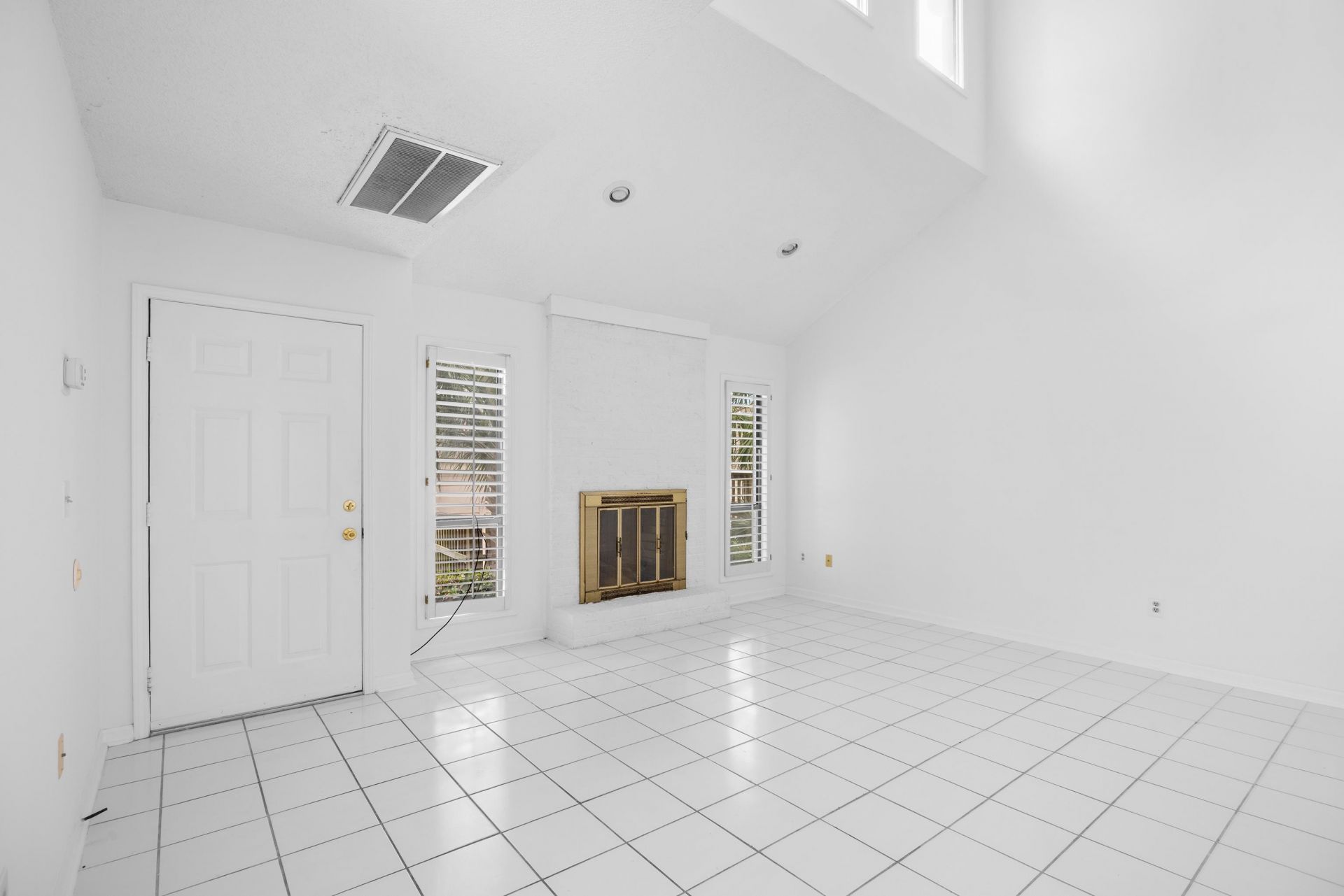 922 Perrin Dr. Photo 5