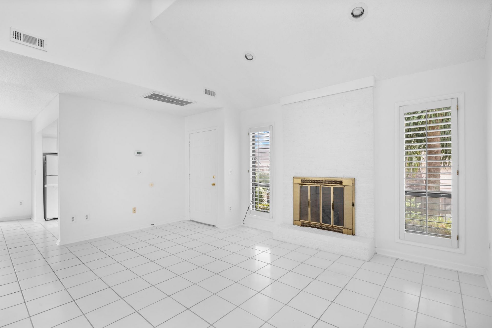 922 Perrin Dr. Photo 6
