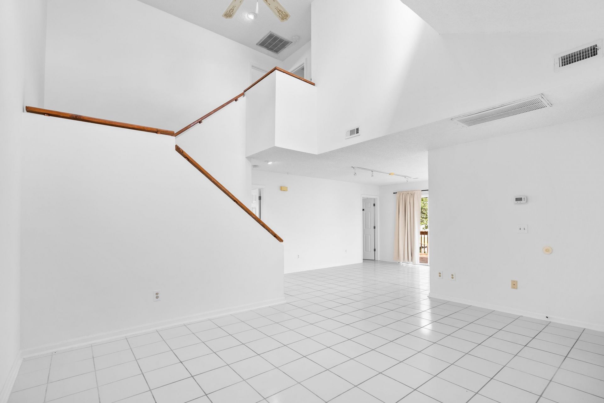 922 Perrin Dr. Photo 7