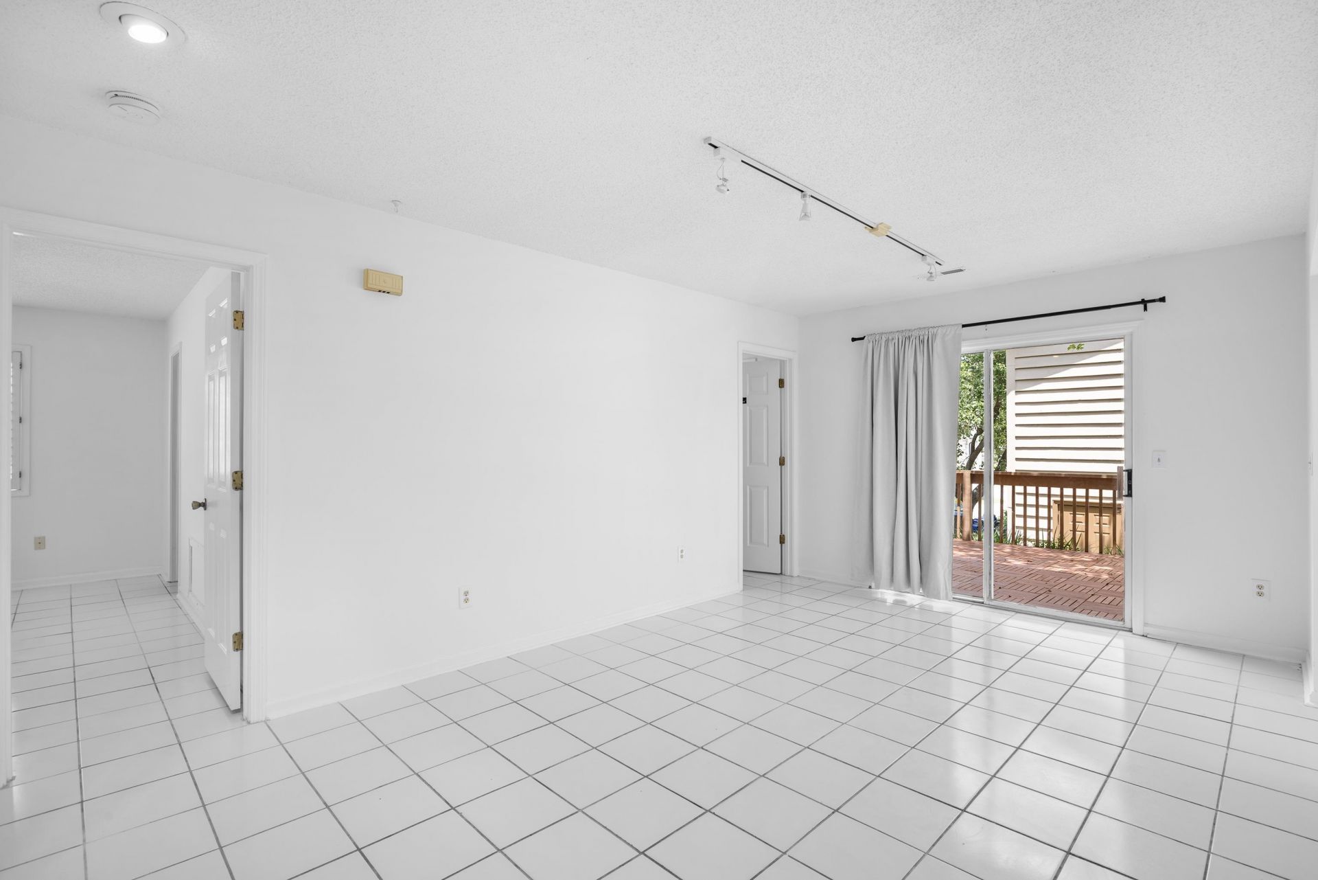 922 Perrin Dr. Photo 9