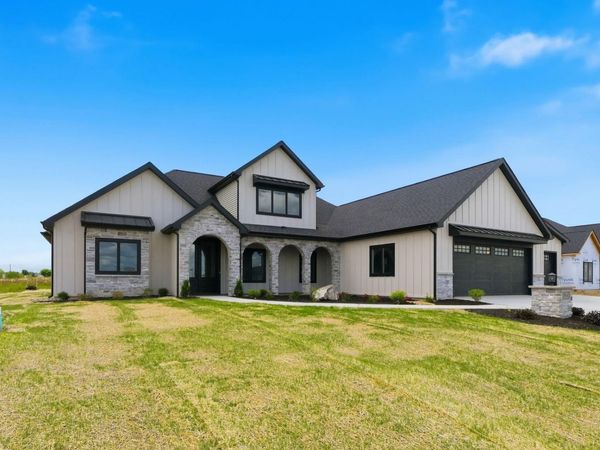 1840 Burnt Lake Drive, Fort Wayne, IN 46814