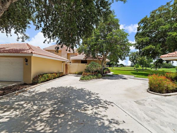 261 Old Meadow Way Way, Palm Beach Gardens, FL 33418