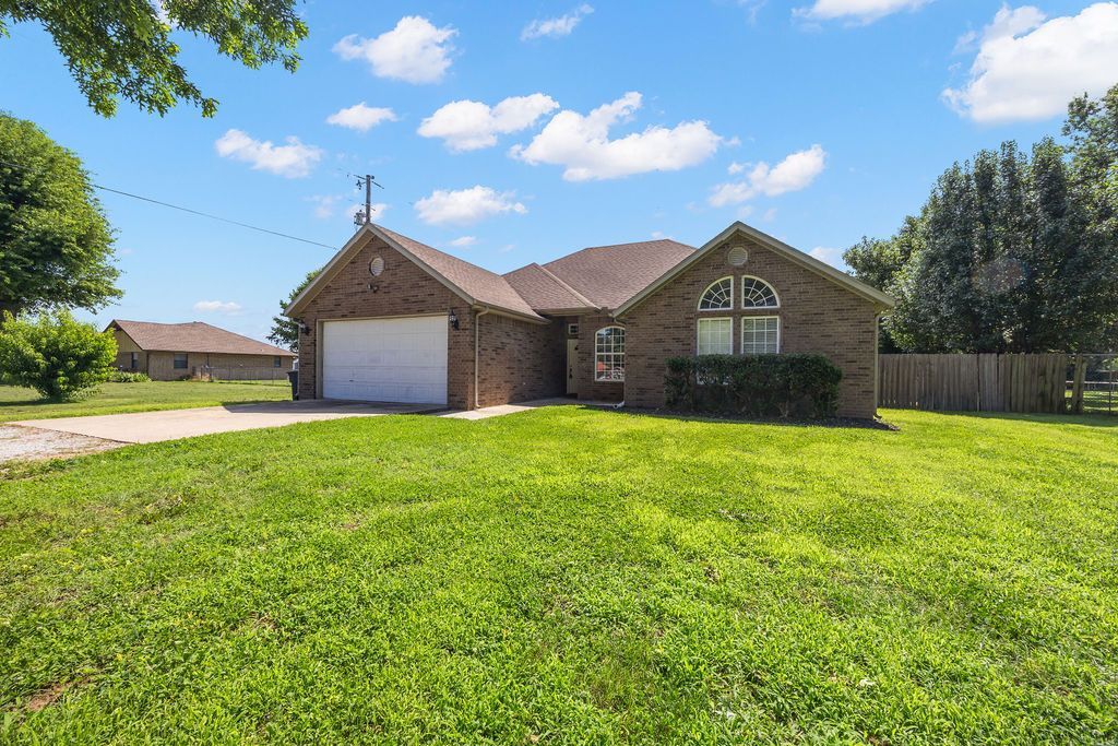 725 S Primrose Road  Lowell, AR 72745