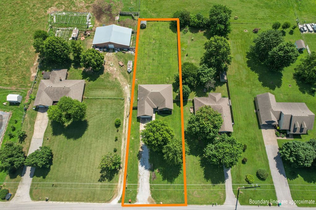 725 S Primrose Road Lowell, AR 72745
