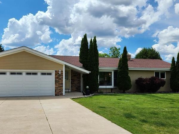 24 Hammes DRIVE, Mount Pleasant, WI 53406