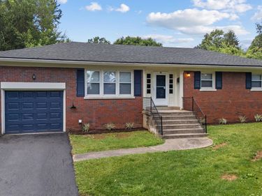 111 Pinehurst Drive, Frankfort, KY 40601