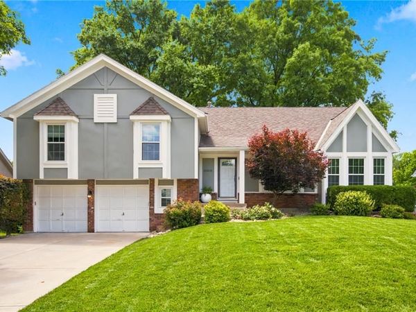 10308 Oakmont Street, Lenexa, KS 66215