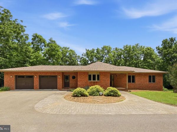 19570 LEITERSBURG PIKE, HAGERSTOWN, MD 21742