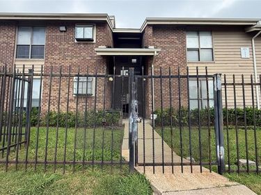 5750 Phoenix Drive, Unit 4, Dallas, TX 75231