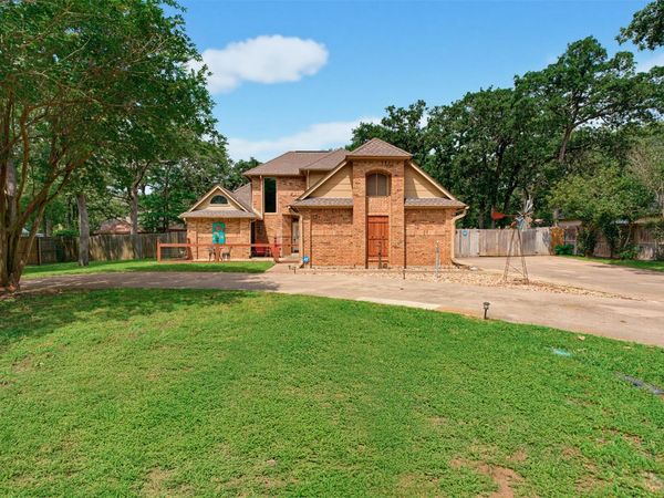 711 Brazos Ave, Rockdale, TX 76567