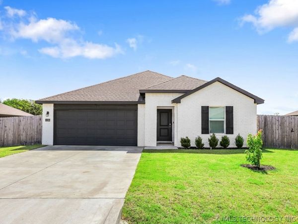 1124 N Arapahoe , Chouteau, OK 74337
