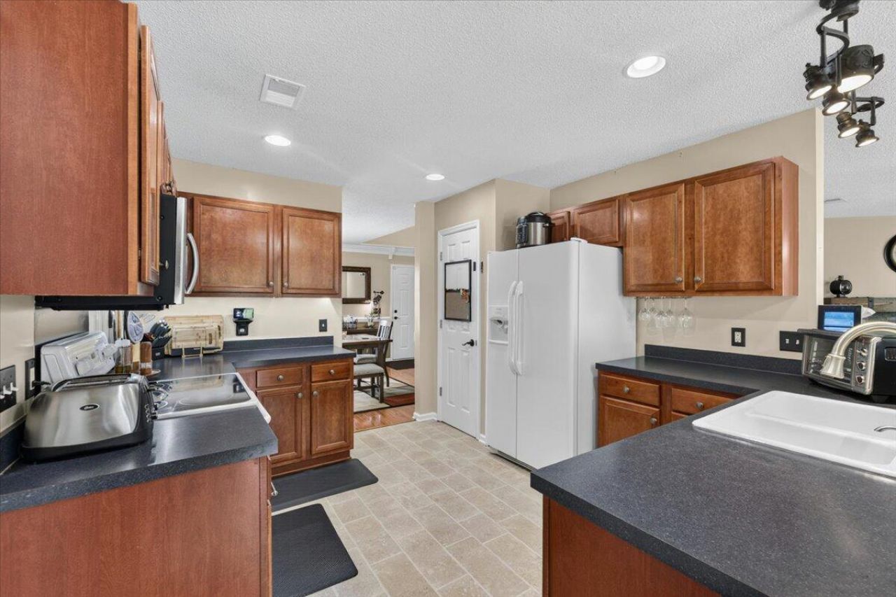 105 Warrell Circle Photo 10