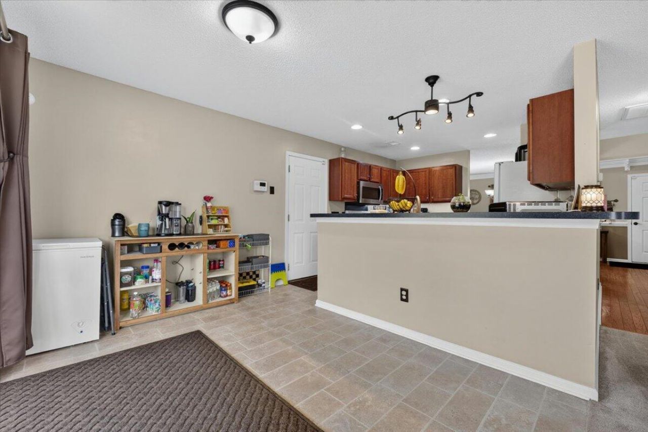 105 Warrell Circle Photo 14