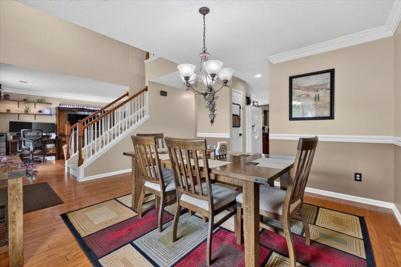 105 Warrell Circle Photo 7