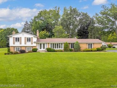 6851 Meath Hunt Circle, Troy, MI 48098
