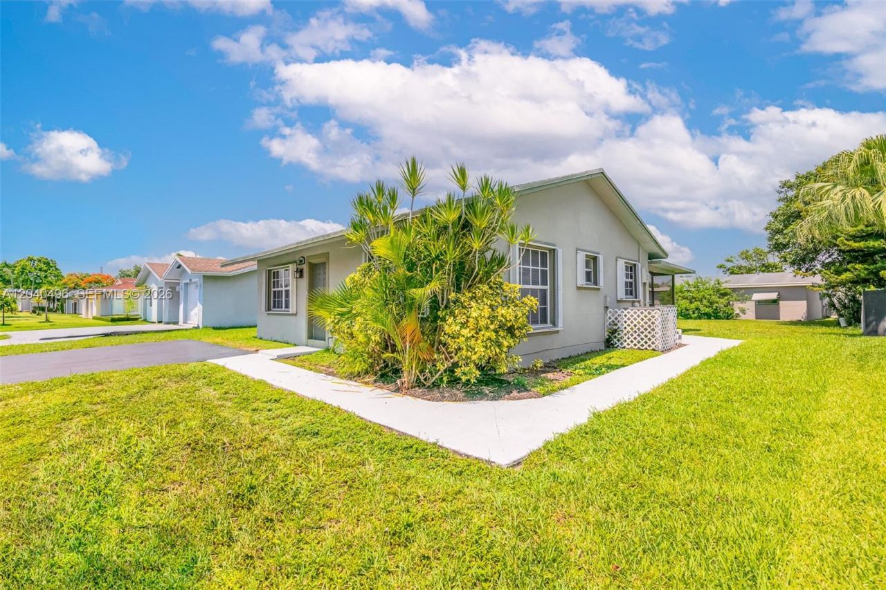7006 NW 99th Way , Tamarac, FL 33321 Photo