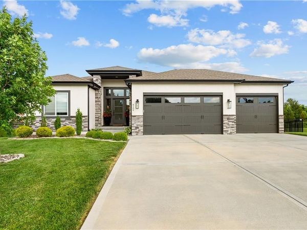 9104 SW 10th Terrace, Lee's Summit, MO 64064