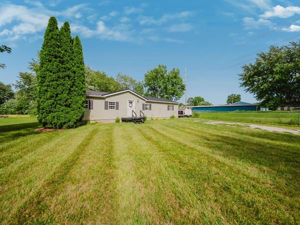 17 N East Street , New Holland, OH 43145