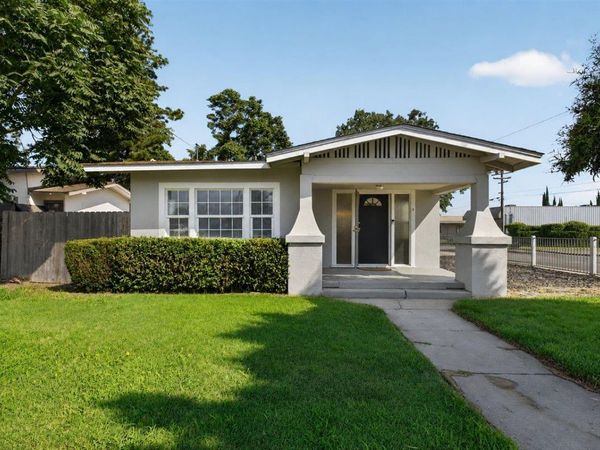 530 E G St, Oakdale, CA 95361