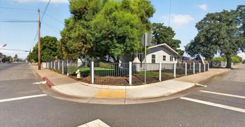 530 E G St, Oakdale, CA 95361 Photo