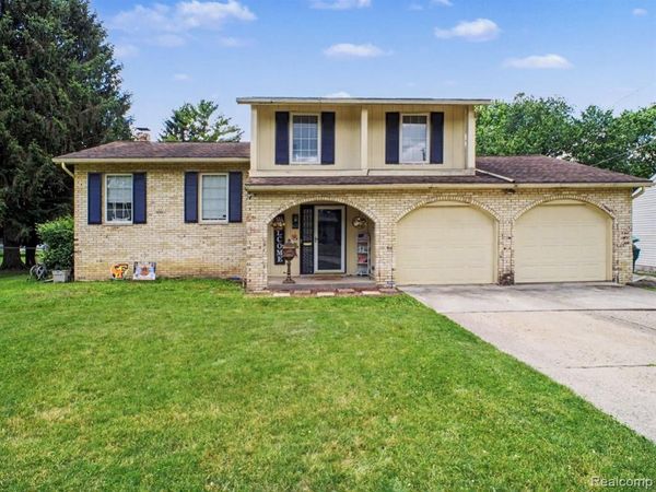 428 Carrie Drive, Flushing, MI 48433